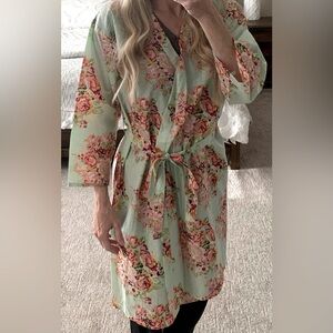 Lightweight women’s robe